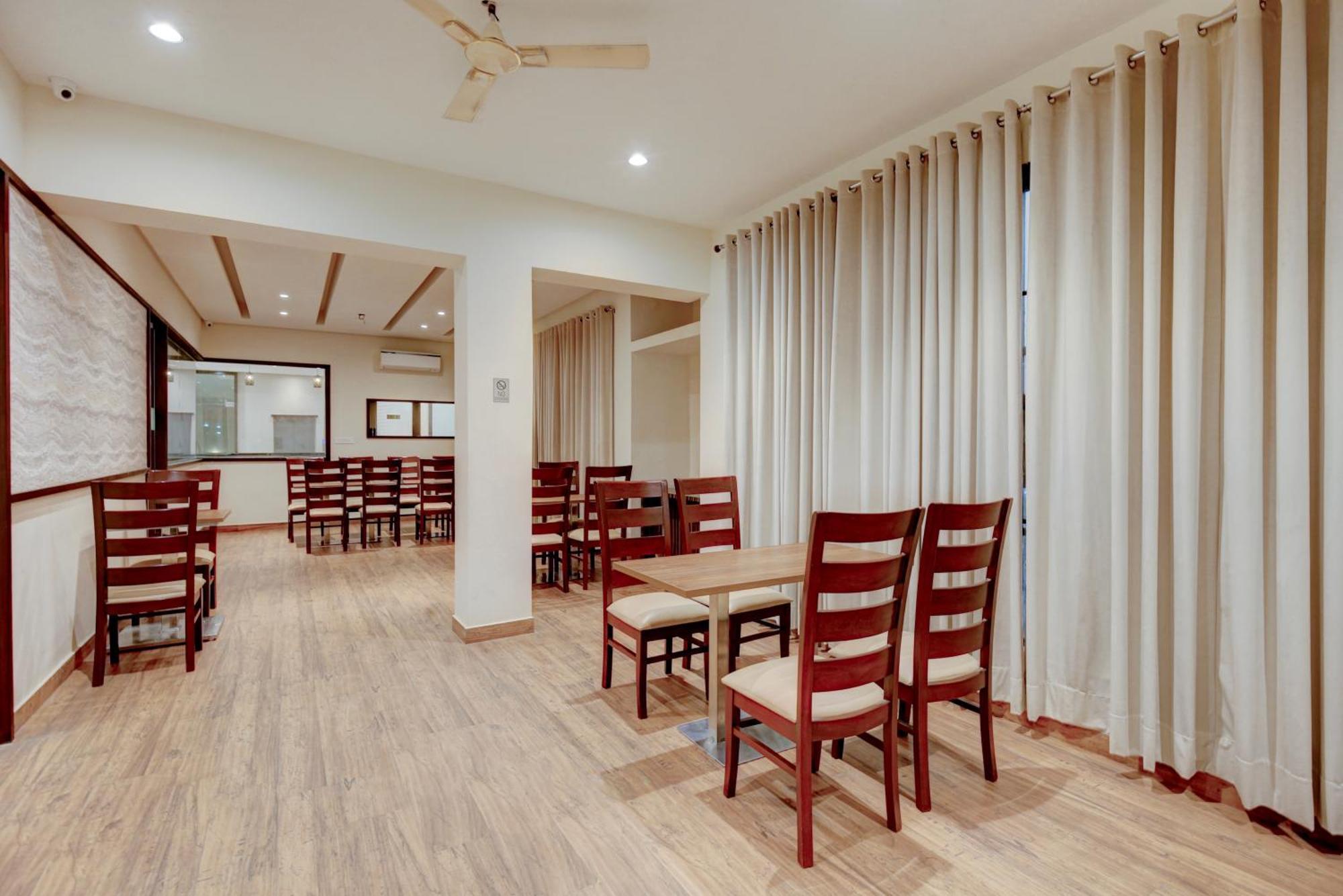 Super Collection O Ovel Hotel Grand Abadpura Экстерьер фото
