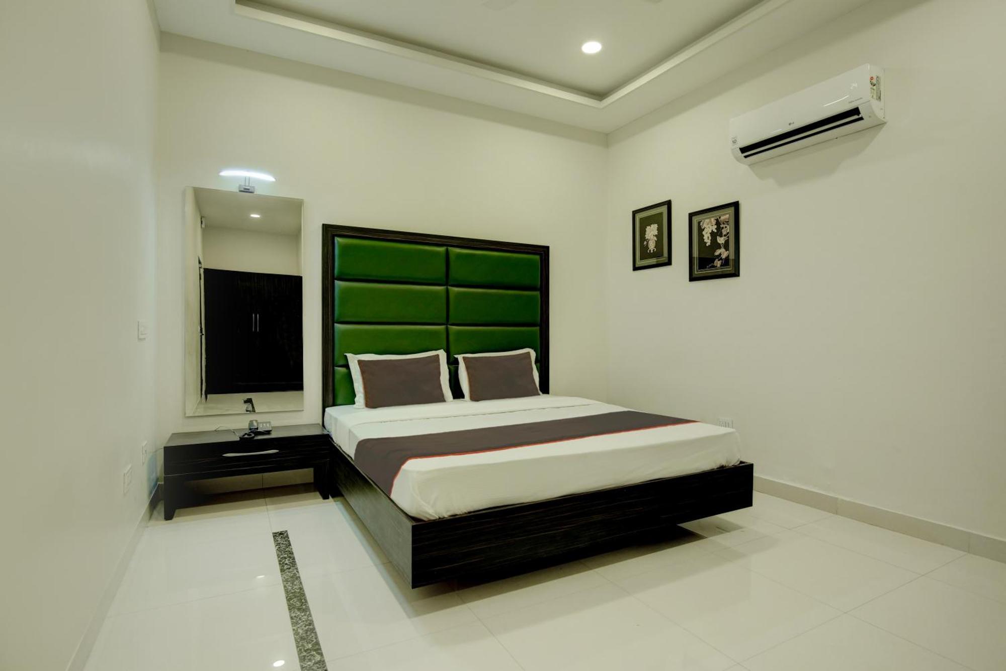 Super Collection O Ovel Hotel Grand Abadpura Экстерьер фото
