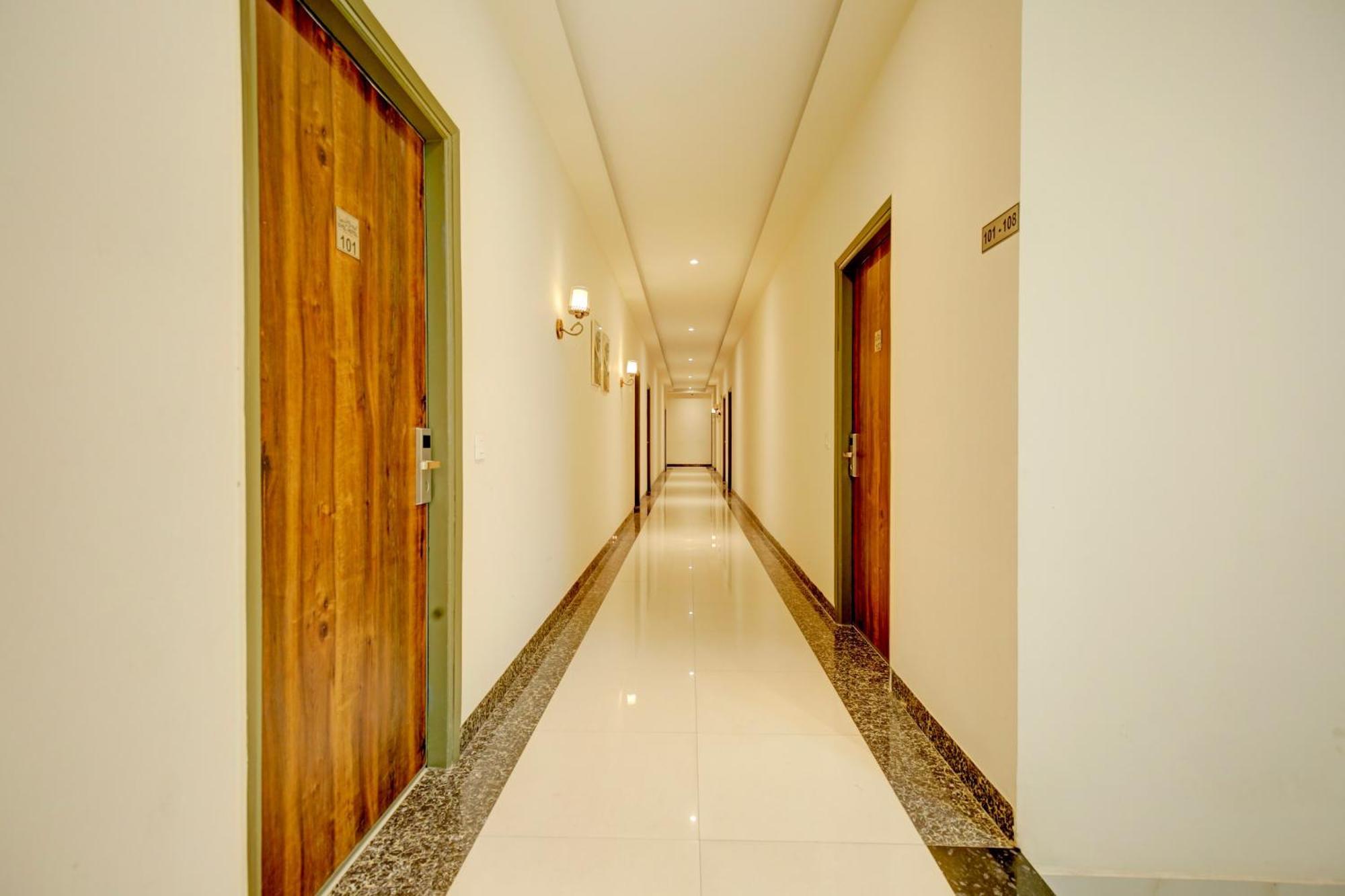 Super Collection O Ovel Hotel Grand Abadpura Экстерьер фото