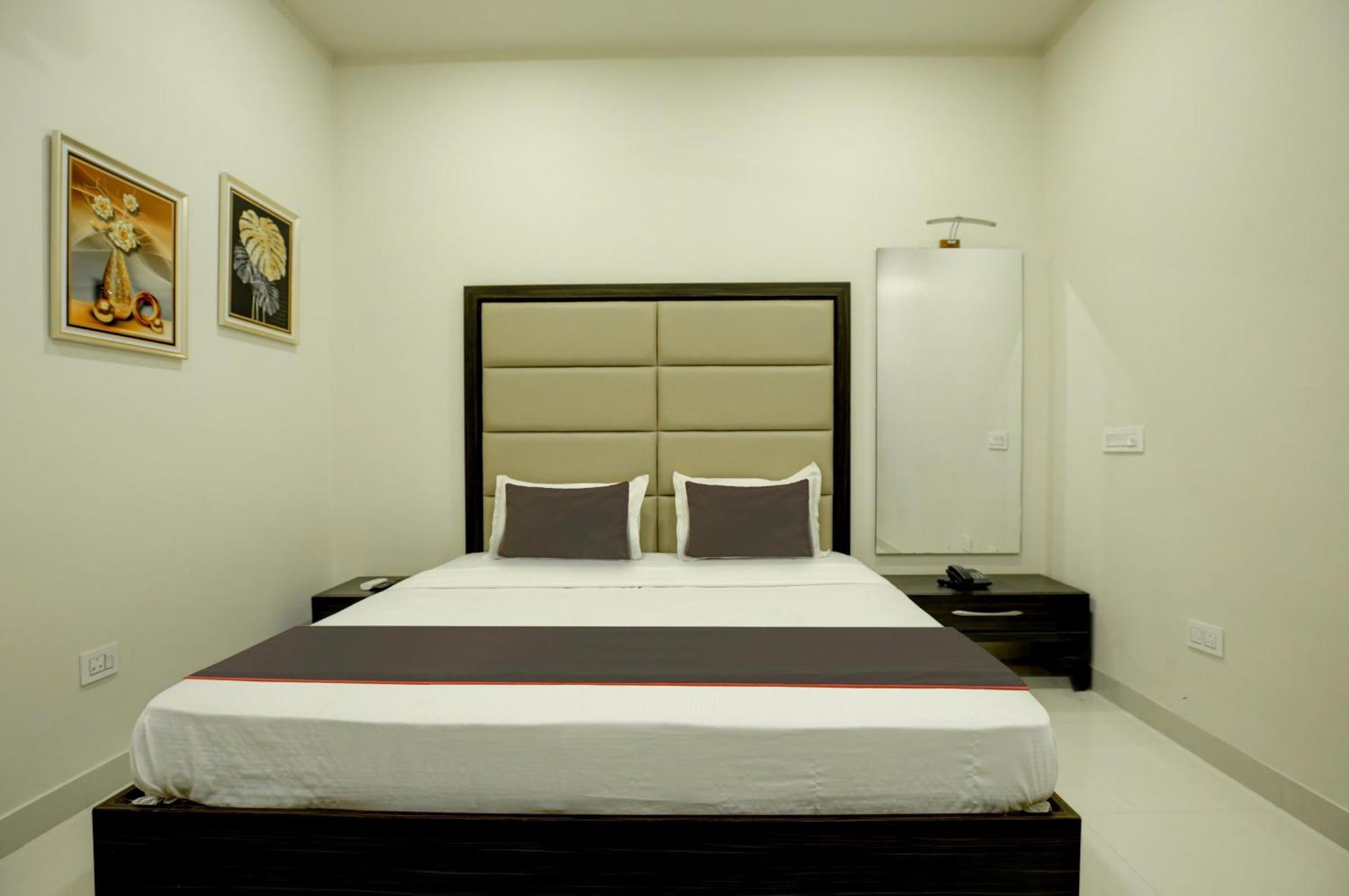 Super Collection O Ovel Hotel Grand Abadpura Экстерьер фото