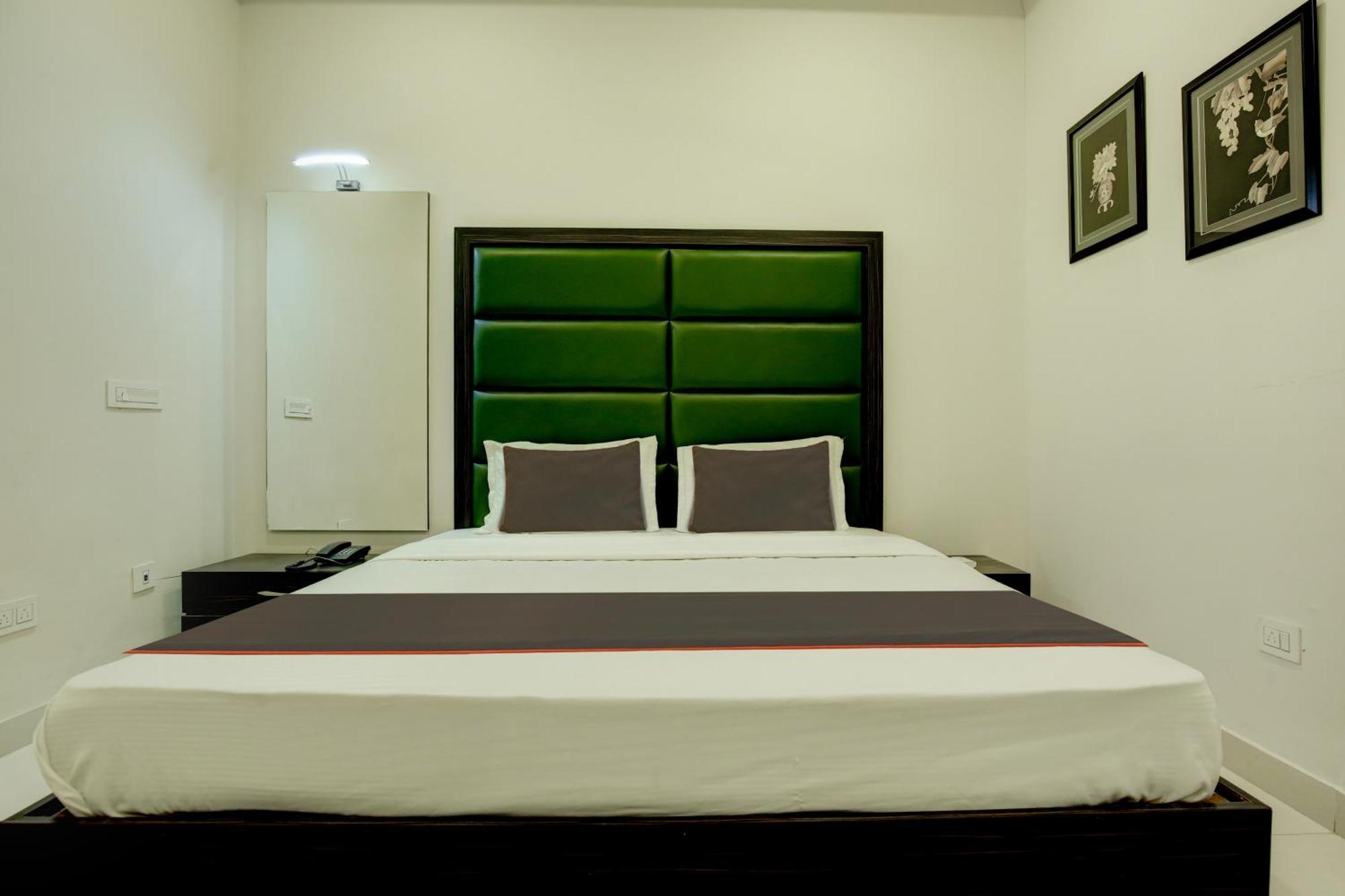 Super Collection O Ovel Hotel Grand Abadpura Экстерьер фото