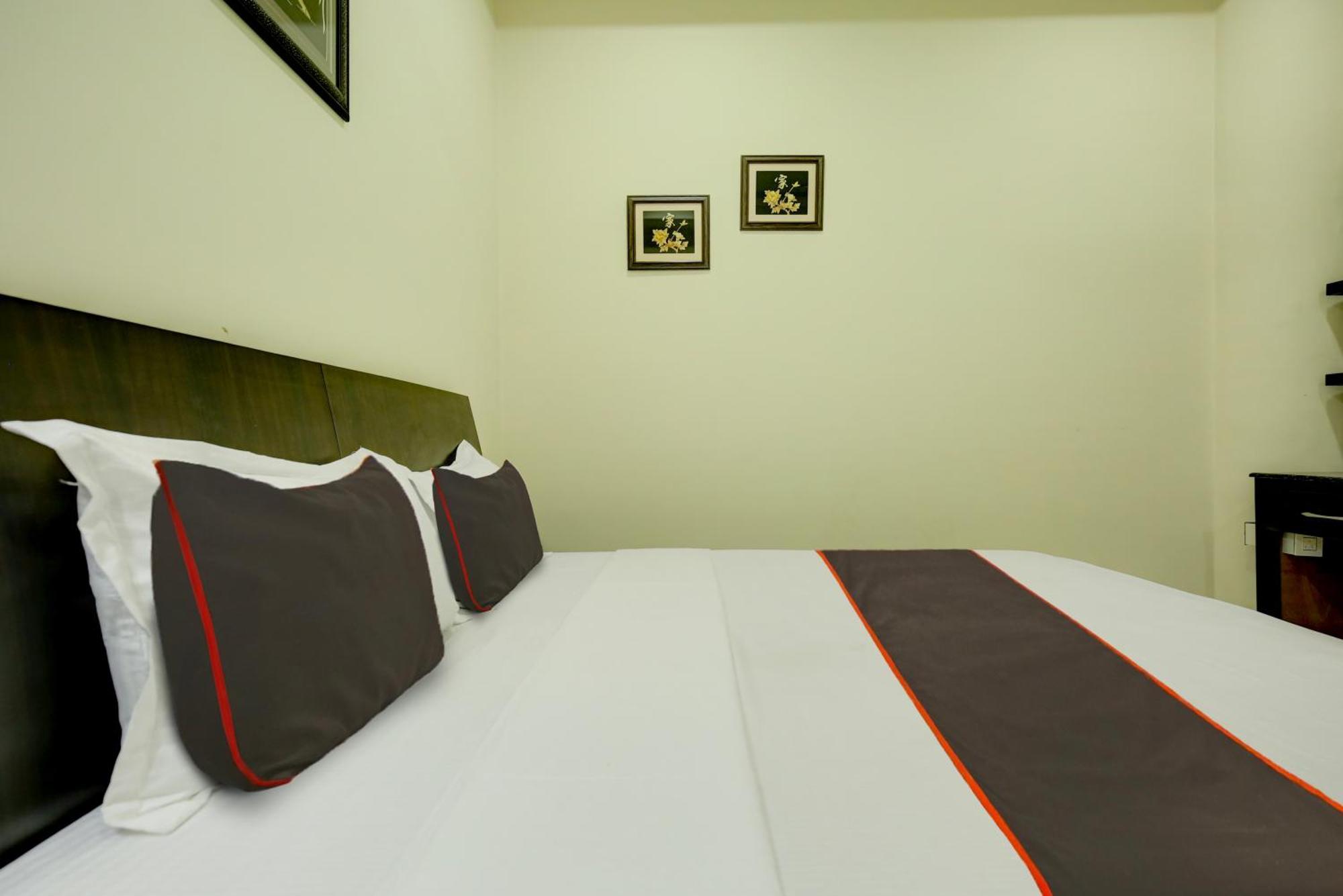 Super Collection O Ovel Hotel Grand Abadpura Экстерьер фото
